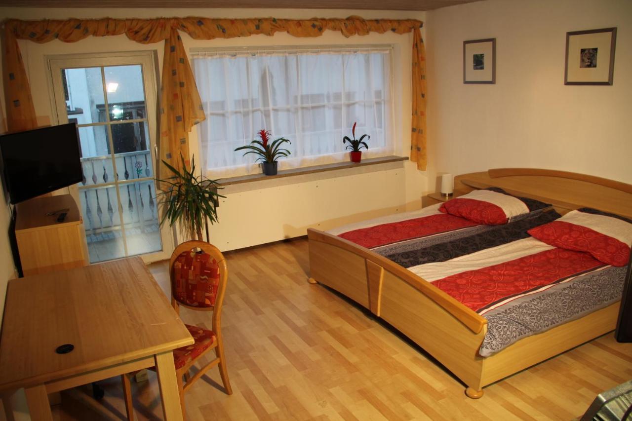 Ferienwohnung Mit 4 Schlafzimmer Fuer 2 Bis 9 Gaeste----Apartment With 4 Bedrooms For 2 To 9 Guests Νυρεμβέργη Εξωτερικό φωτογραφία