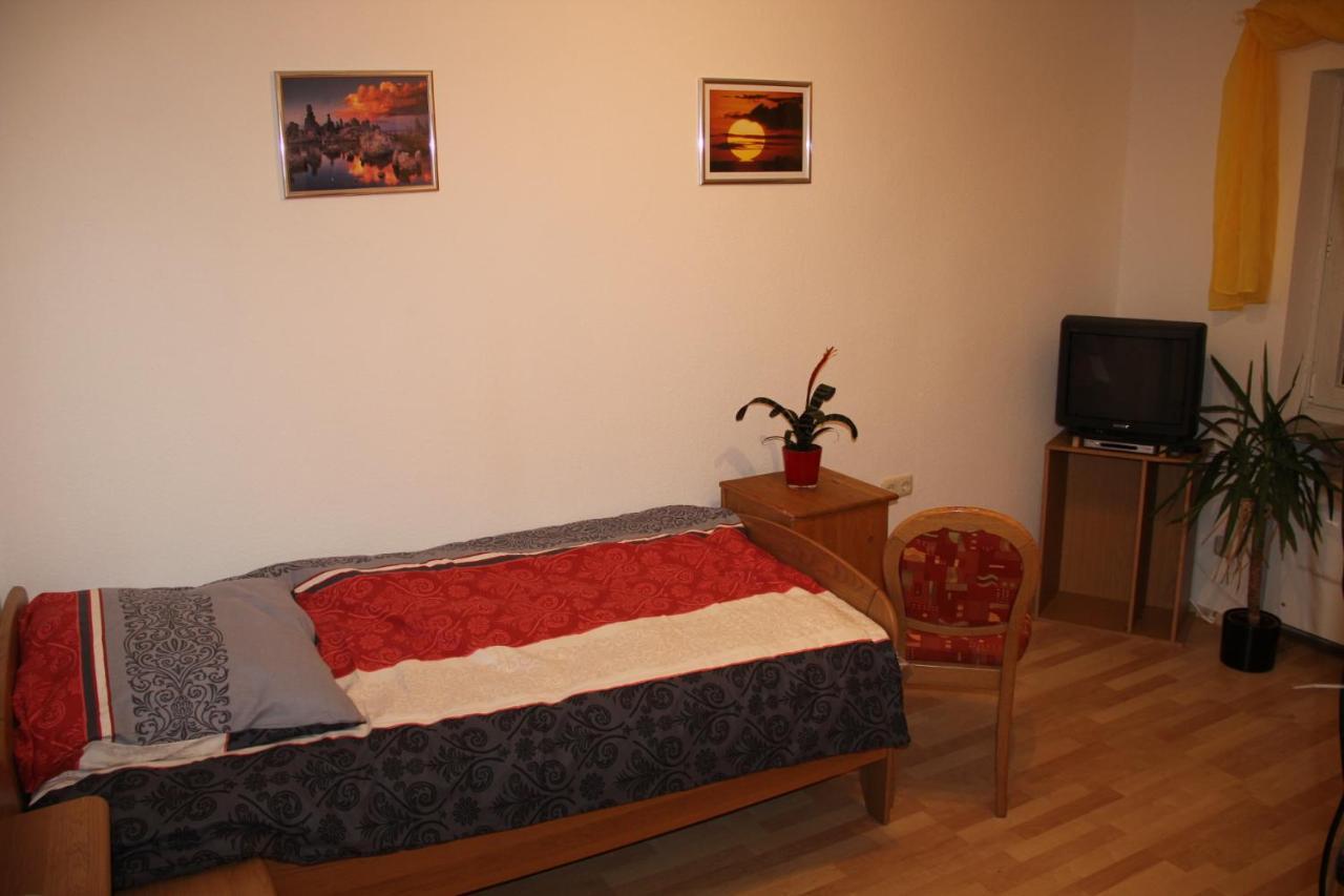 Ferienwohnung Mit 4 Schlafzimmer Fuer 2 Bis 9 Gaeste----Apartment With 4 Bedrooms For 2 To 9 Guests Νυρεμβέργη Εξωτερικό φωτογραφία